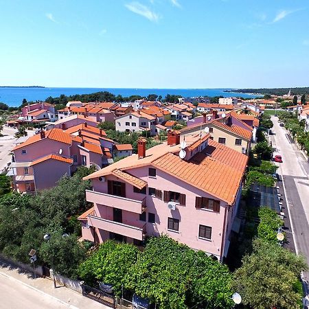 Apartments Mira 1293 Fažana Eksteriør billede