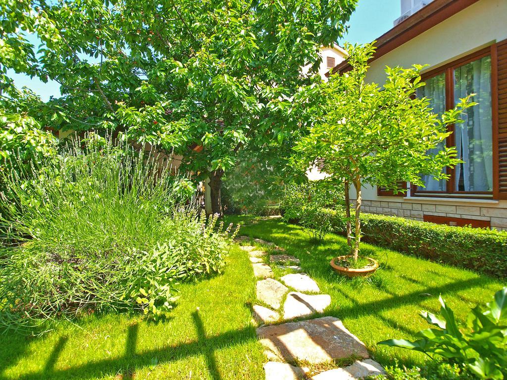 Apartments Mira 1293 Fažana Eksteriør billede